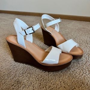Jessica Simpson White Wedges